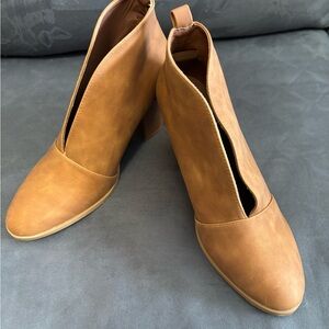 Chic Tan Heeled Boots for Women